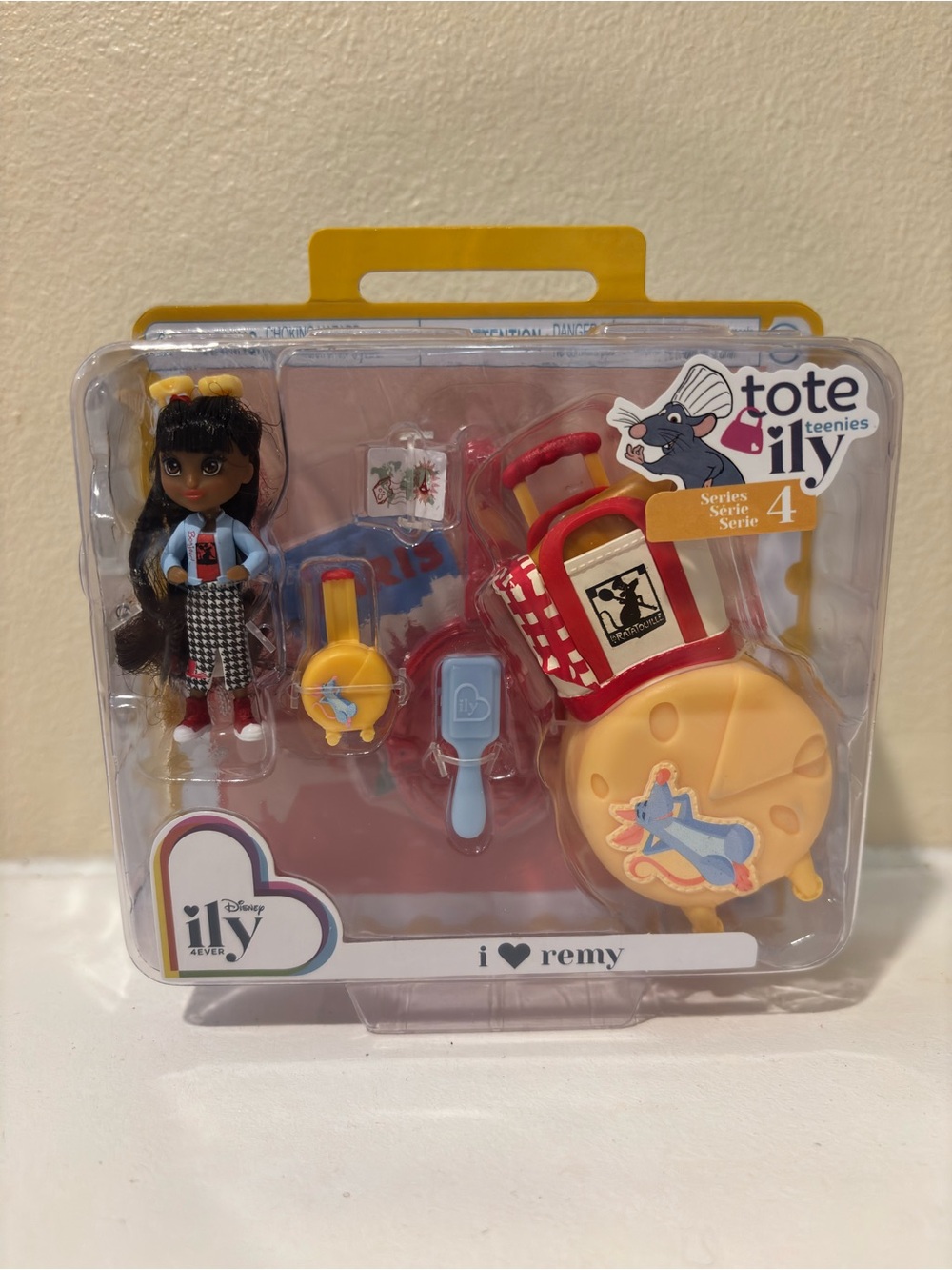 Disney Tote-ily Teenies Series 4 I ♥ Remy Mini Doll Playset - Yellow & Red